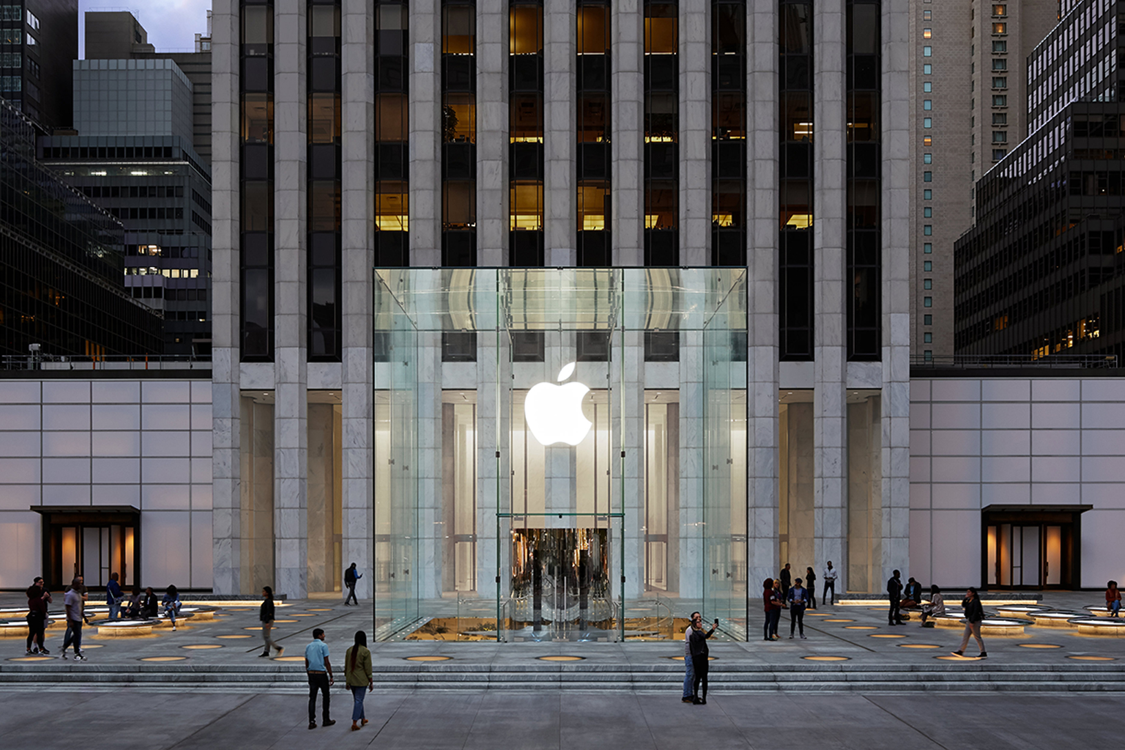Apple reinvents the cube with refurbished NYC store