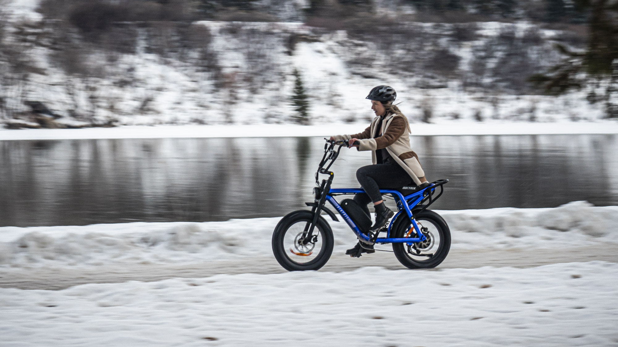 The Moto's dual-battery option could keep you in the motocross-style seat for more than 100 miles