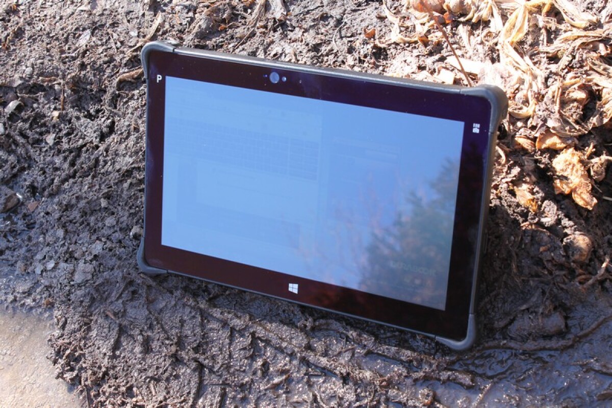 The Durabook R11 is dust, shock and splash-proof (Photo: Eric Mack/Gizmag.com)