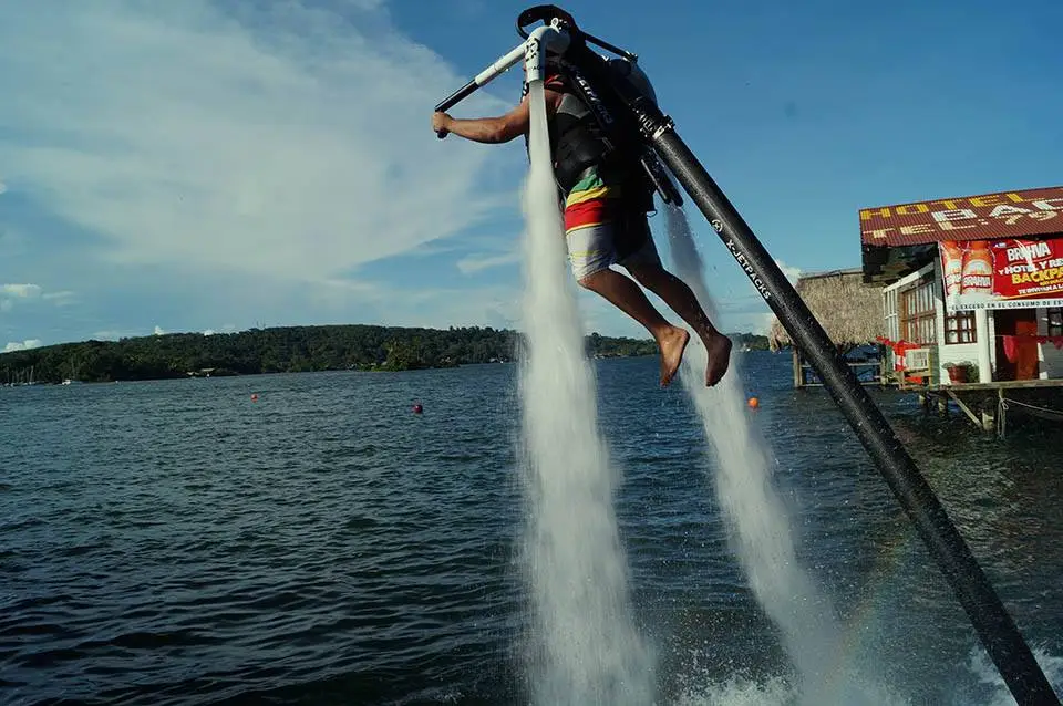 X-Jetpacks claims that its H3X offers a few advantages over the competition, including tighter jet streams of water