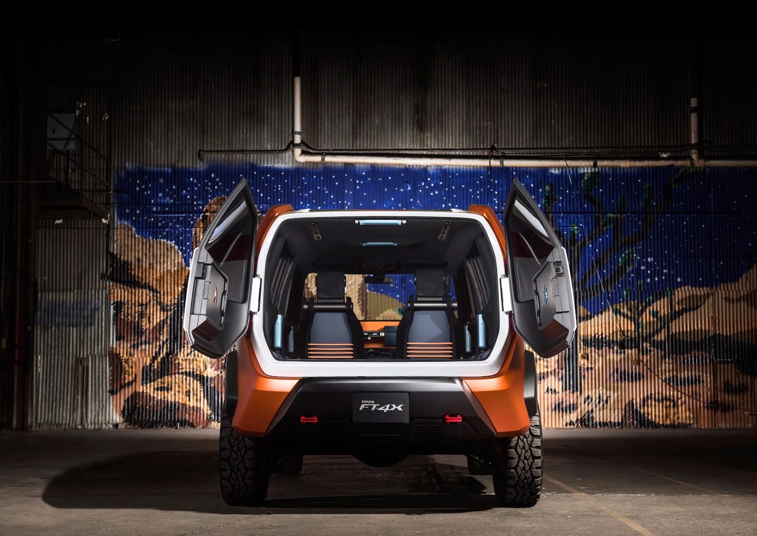 The rear hatch can split in half and open to either side, like cargo doors on a van; useful in an urban environment