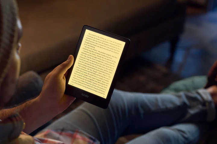 The 2021 Kindle Paperwhite ereader comes with more LEDs than its predecessor for more brightness at the maximum setting, plus an adjustable warm light mode