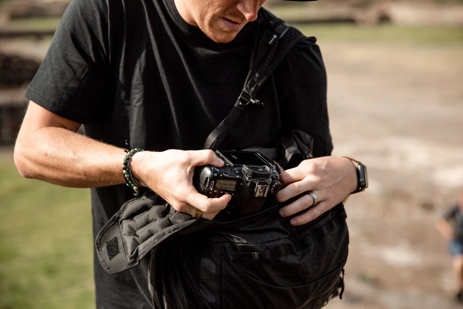 Packable travel bag offers inflatable camera protection