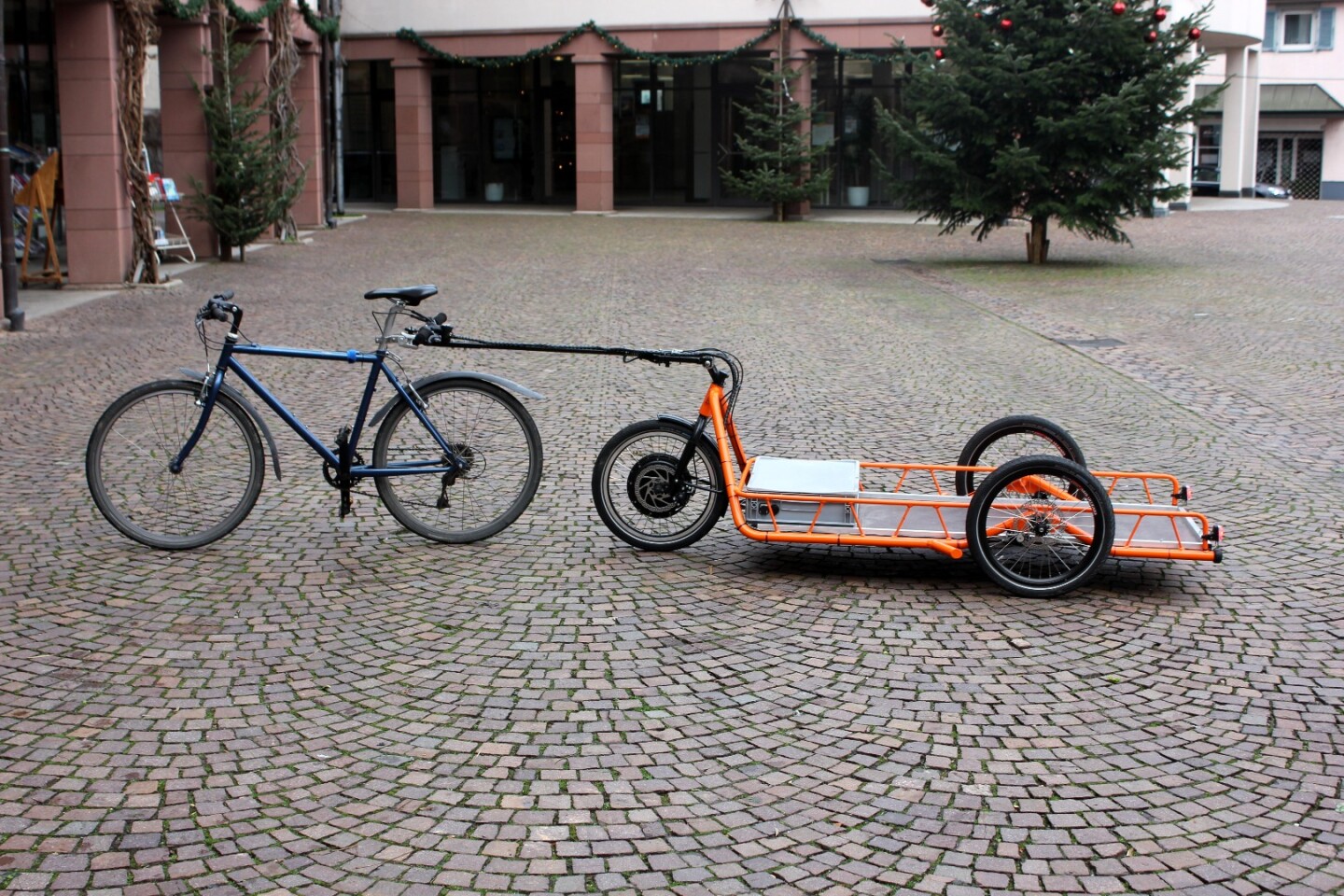 Carla Cargo trailer gives your bike (or body) serious electric muscle