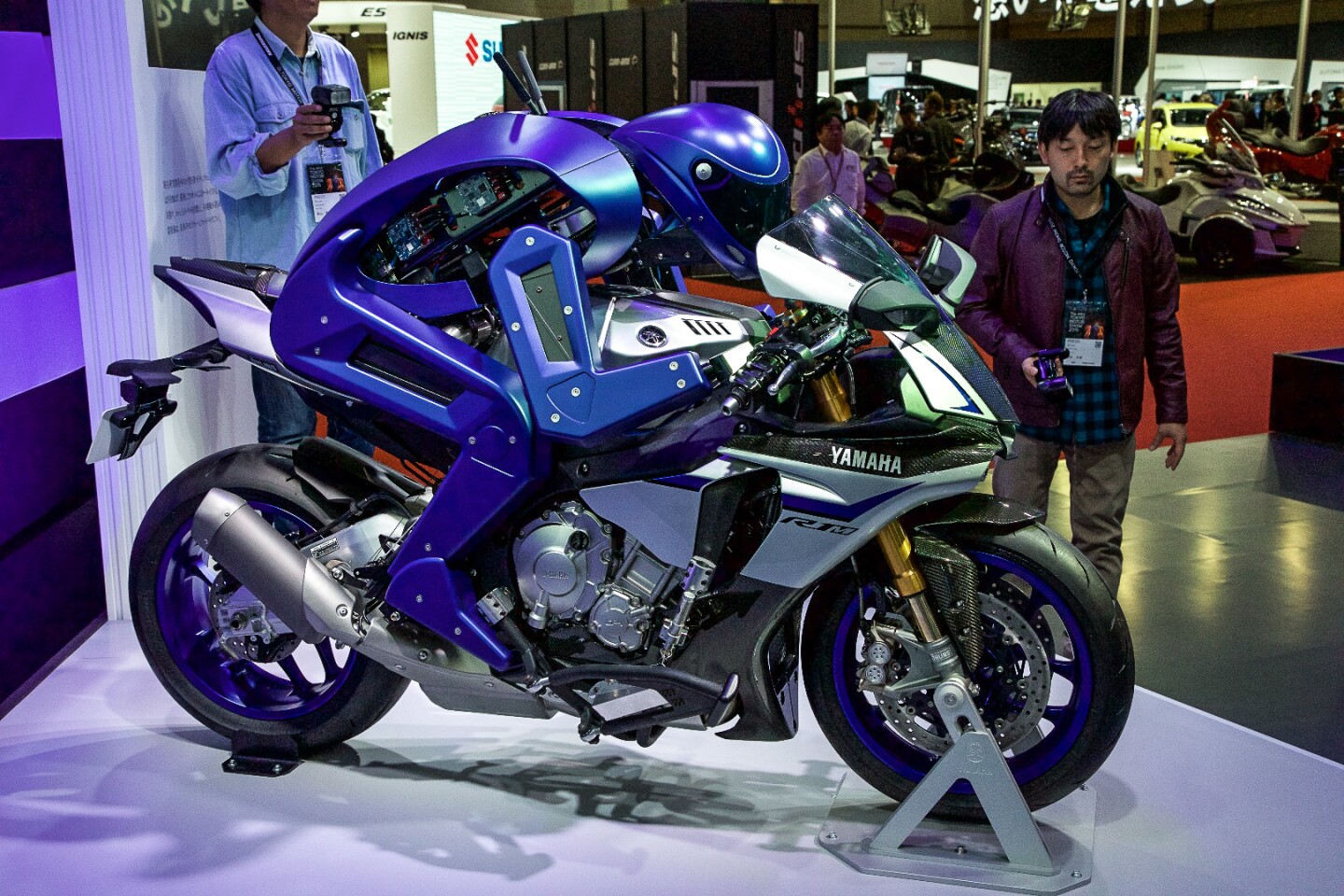 Yamaha's humanoid motorcycle-riding robot, Motobot