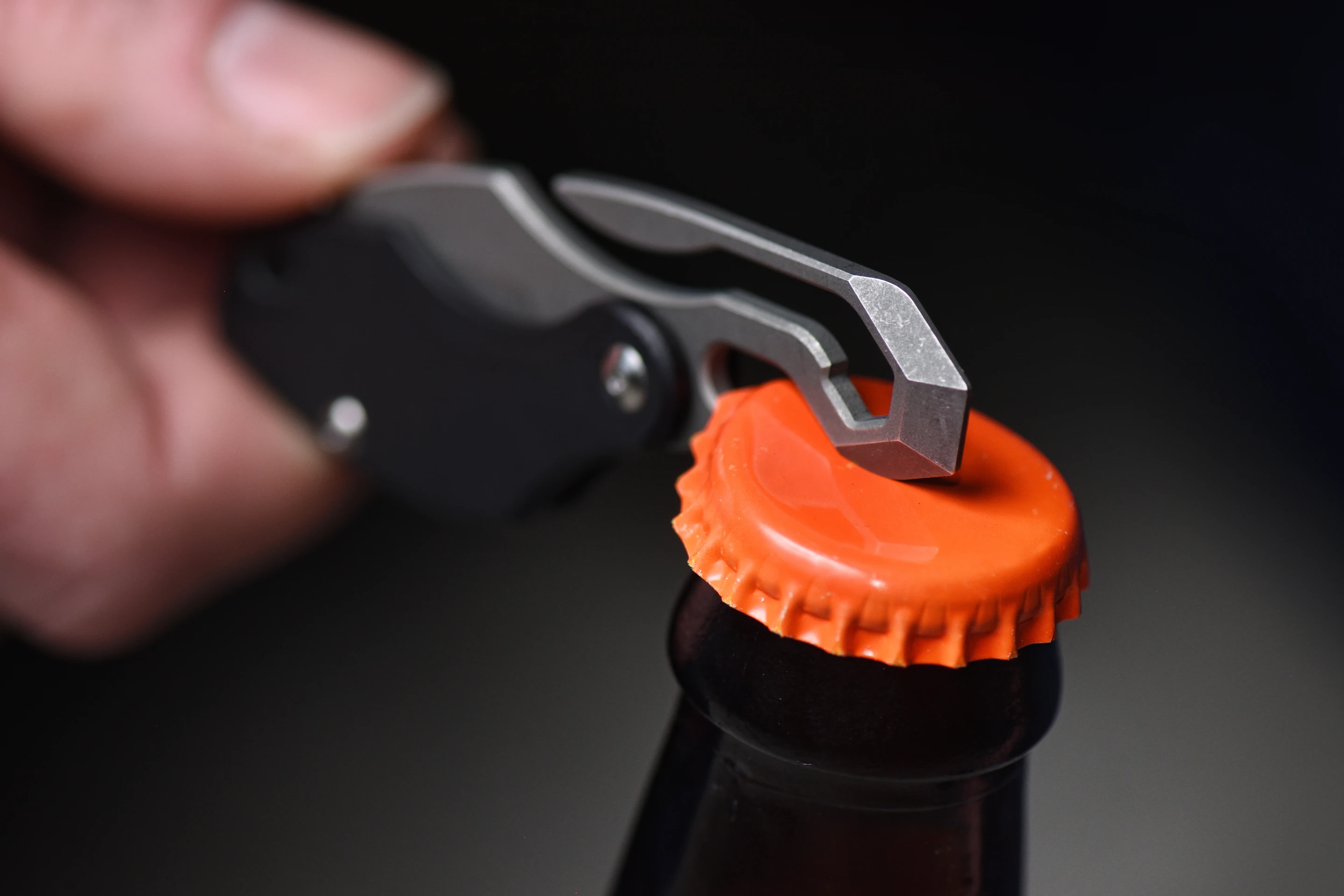 The Prylobite knife features a bottle opener