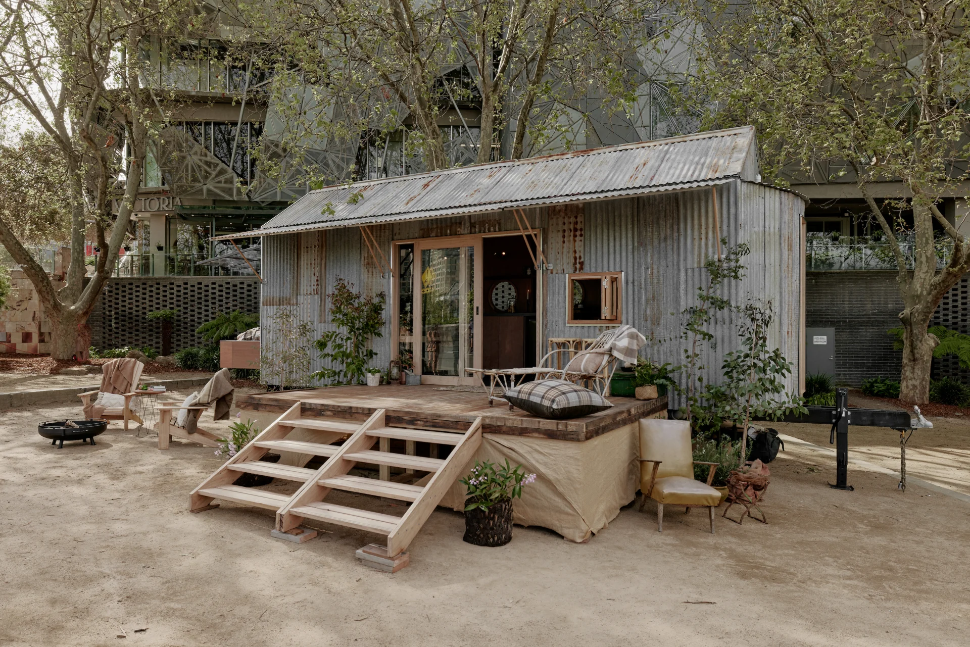 Novel off-grid tiny house slides its bed outside for stargazing
