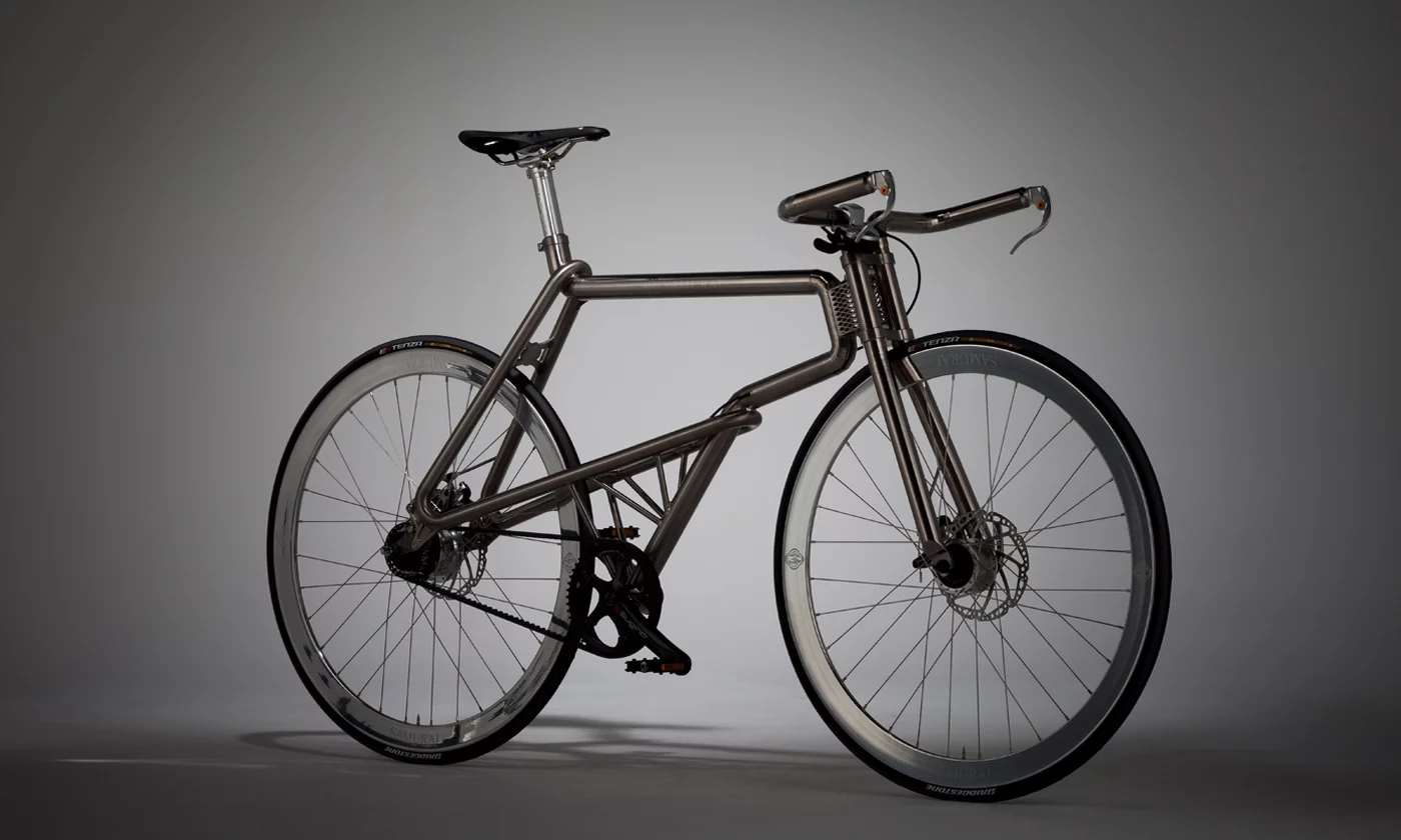 Conceived by Tokyo-based Miyake Design and produced by Kyoto-based Futaka Precision Machinery, the Samurai incorporates three different titanium alloys