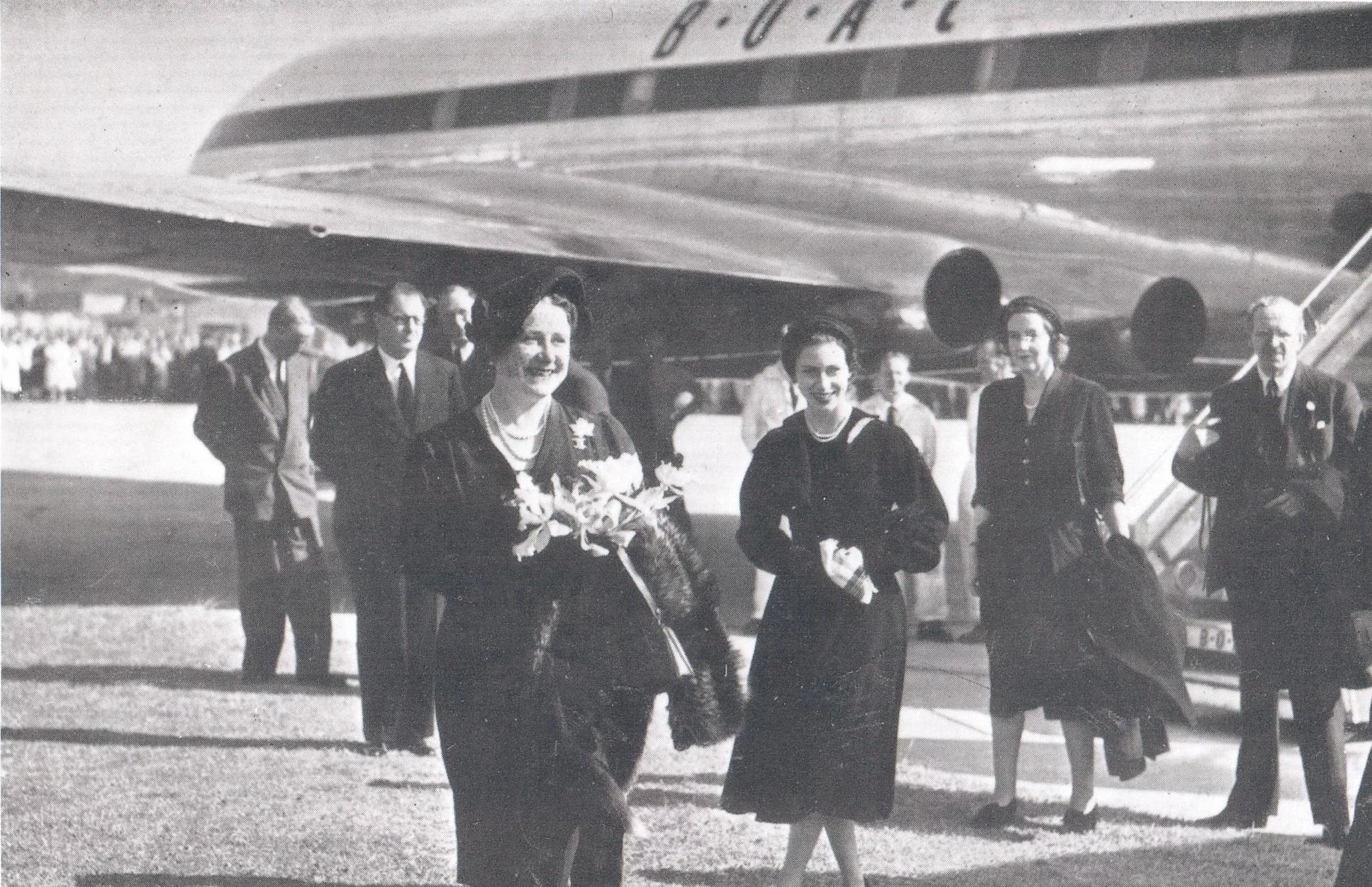 HM Queen Elizabeth, the Queen Mother, and Princess Margaret about to board a Comet in June 1953
