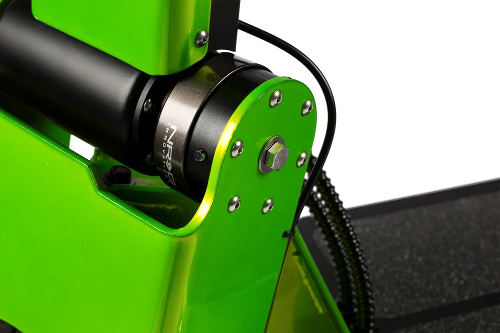 The Rover's folding mechanism incorporates a sleeve locking mechanism for ease of folding and unfolding the front end