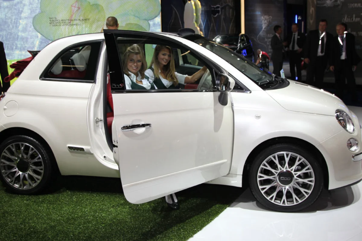 The Fiat 500 will be available to US buyers later this year