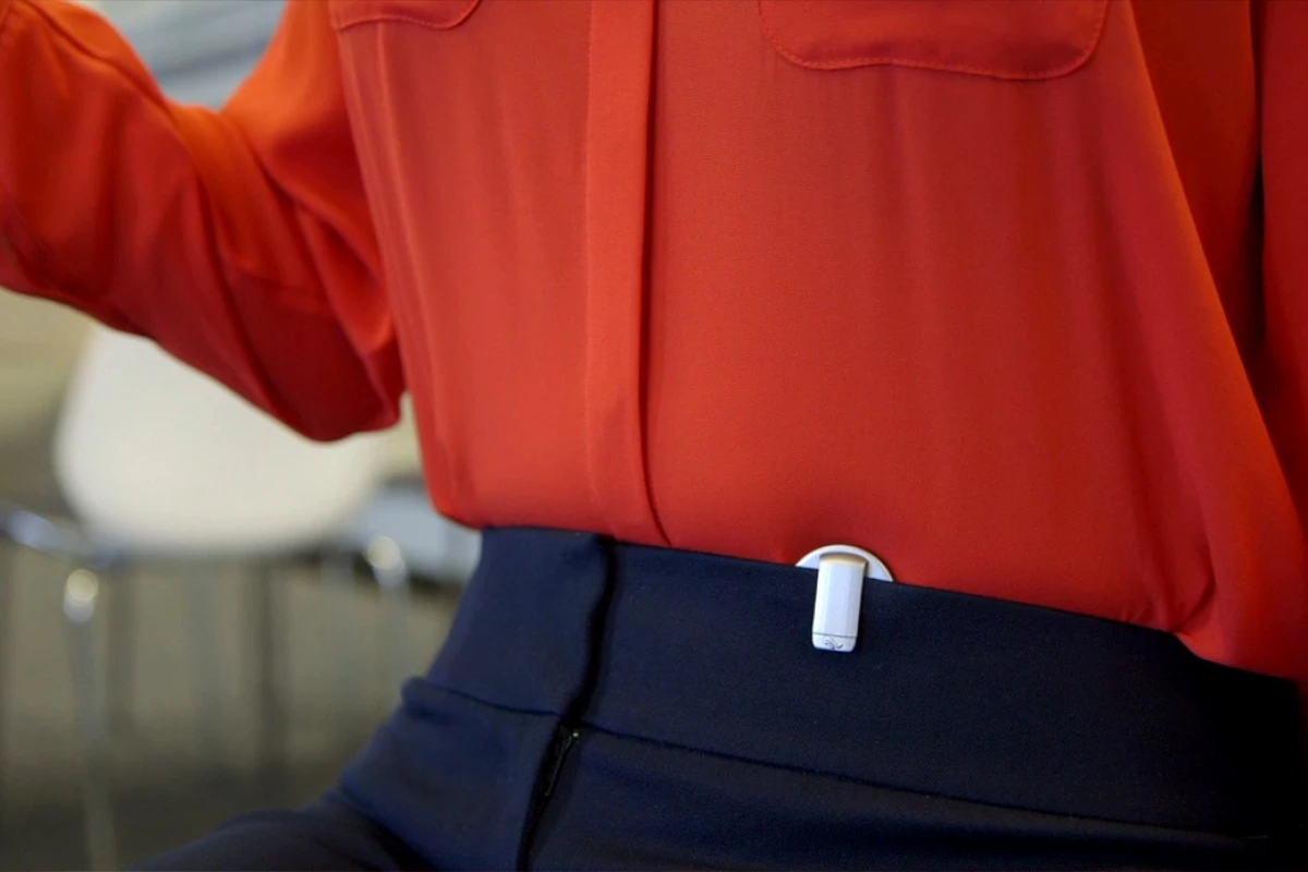 The Prana is worn near the waist, simply clipping onto the user's waistband or attaching to their clothing via a magnetic clasp