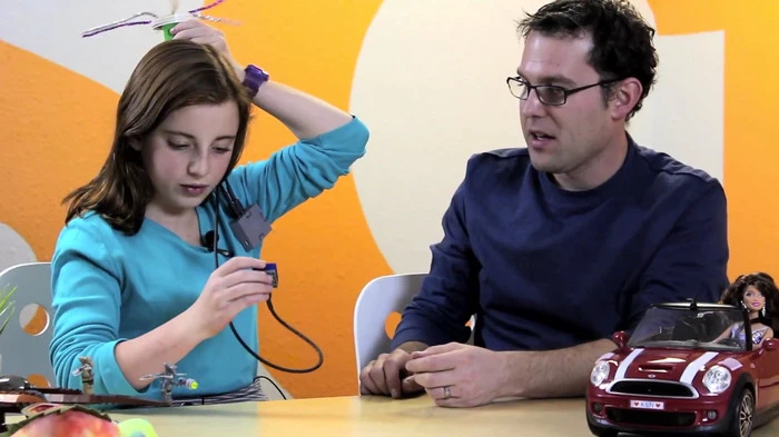 Michael Rosenblatt helps Finoa build some sort of clever hat device