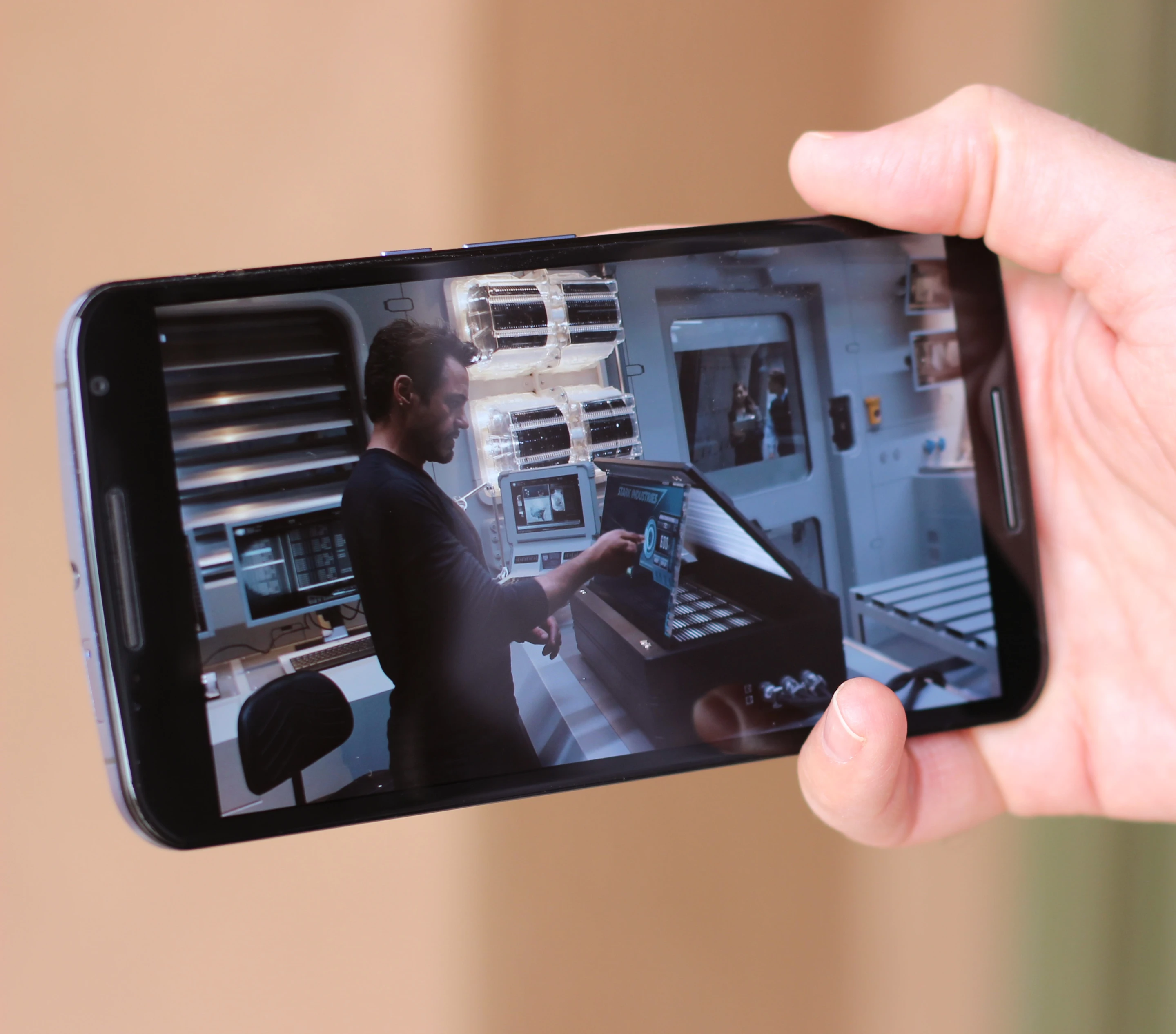 Streaming video on the Nexus 6 (Photo: Will Shanklin/Gizmag.com)
