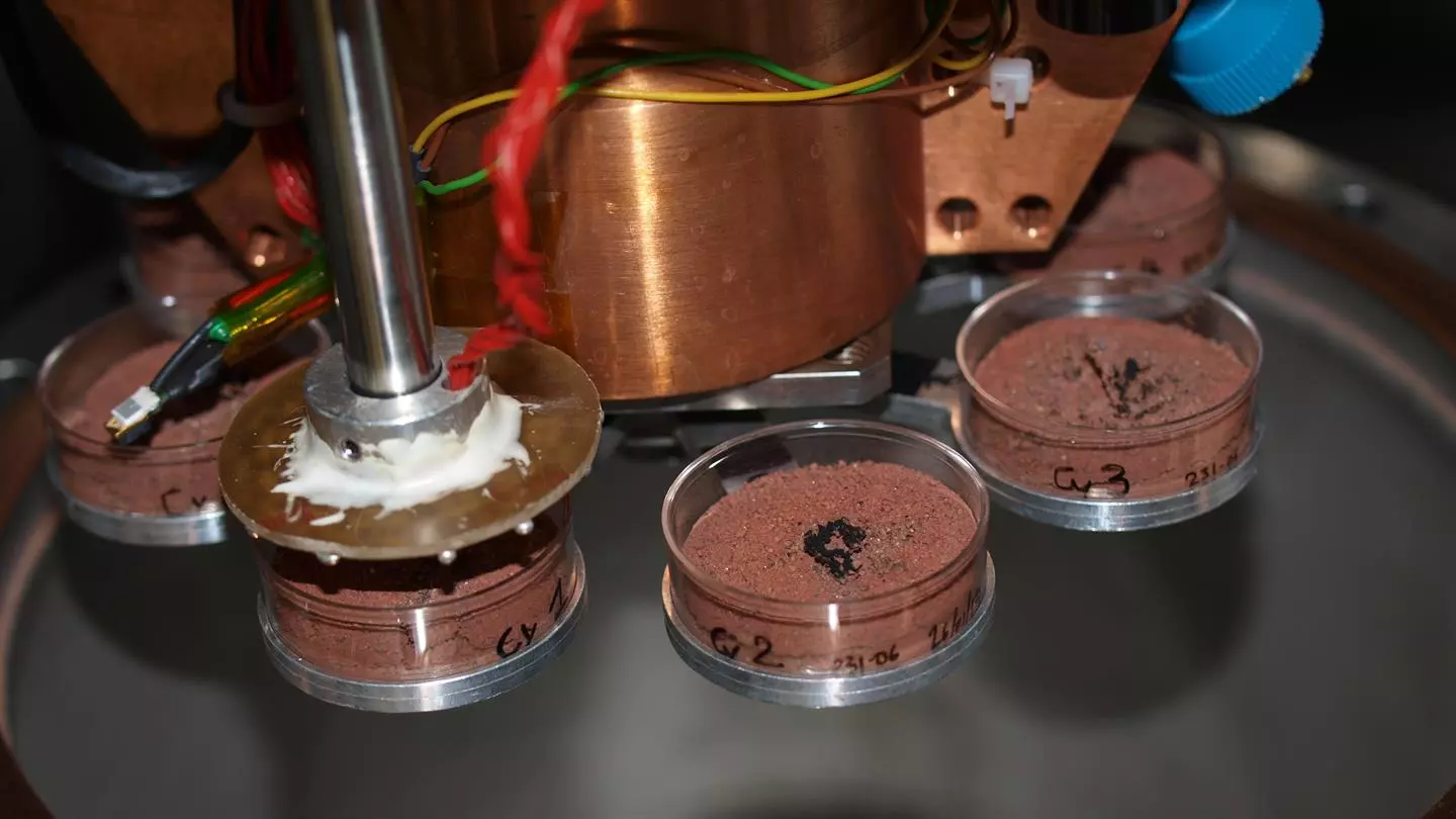 Some of the microbe samples in the BIOMEX project were placed in simulated Martian soil and atmosphere