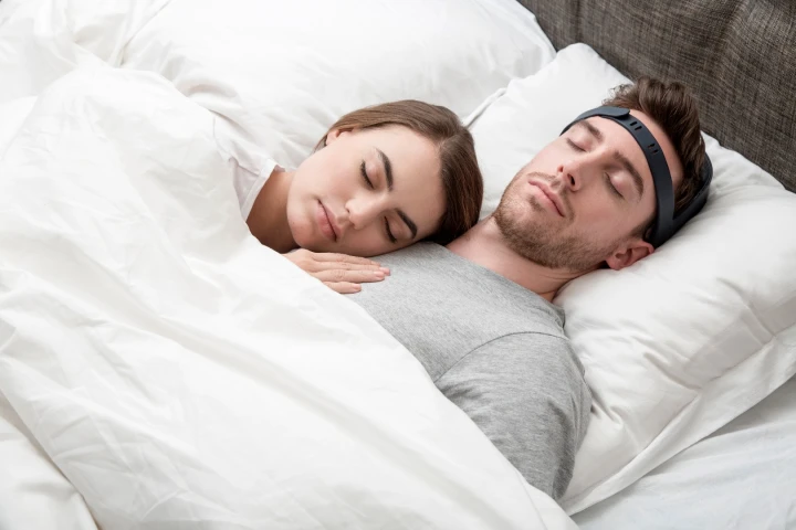 Dreem monitors brain activity while the user is sleeping, and uses sound to help them maintain deep sleep