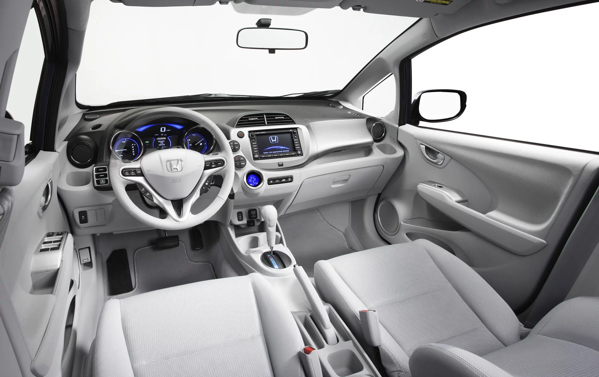 The remote connectivity system will enable drivers to remotely monitor the vehicle's state of charge, initiate charging and activate the air conditioning, even while connected to the grid, to reduce the drain on the battery at start-up