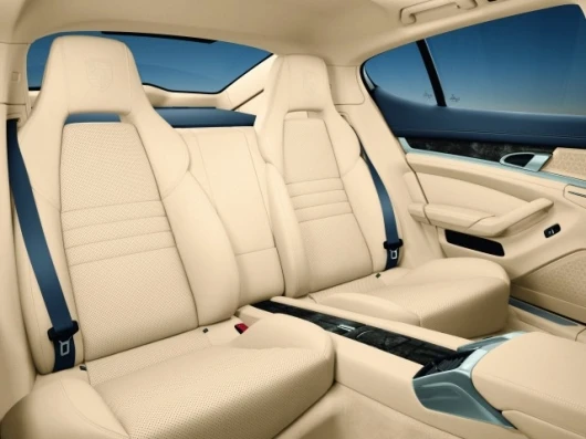 In the rear, two individual seats - with a folding centre armrest - provide generous legroom and headroom, particularly for tall passengers.