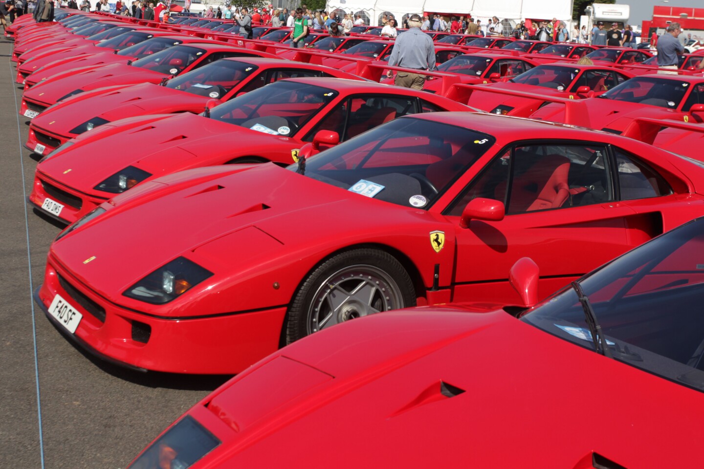 A sea of Ferrari red thanks to 60 F40s descending on Silverstone