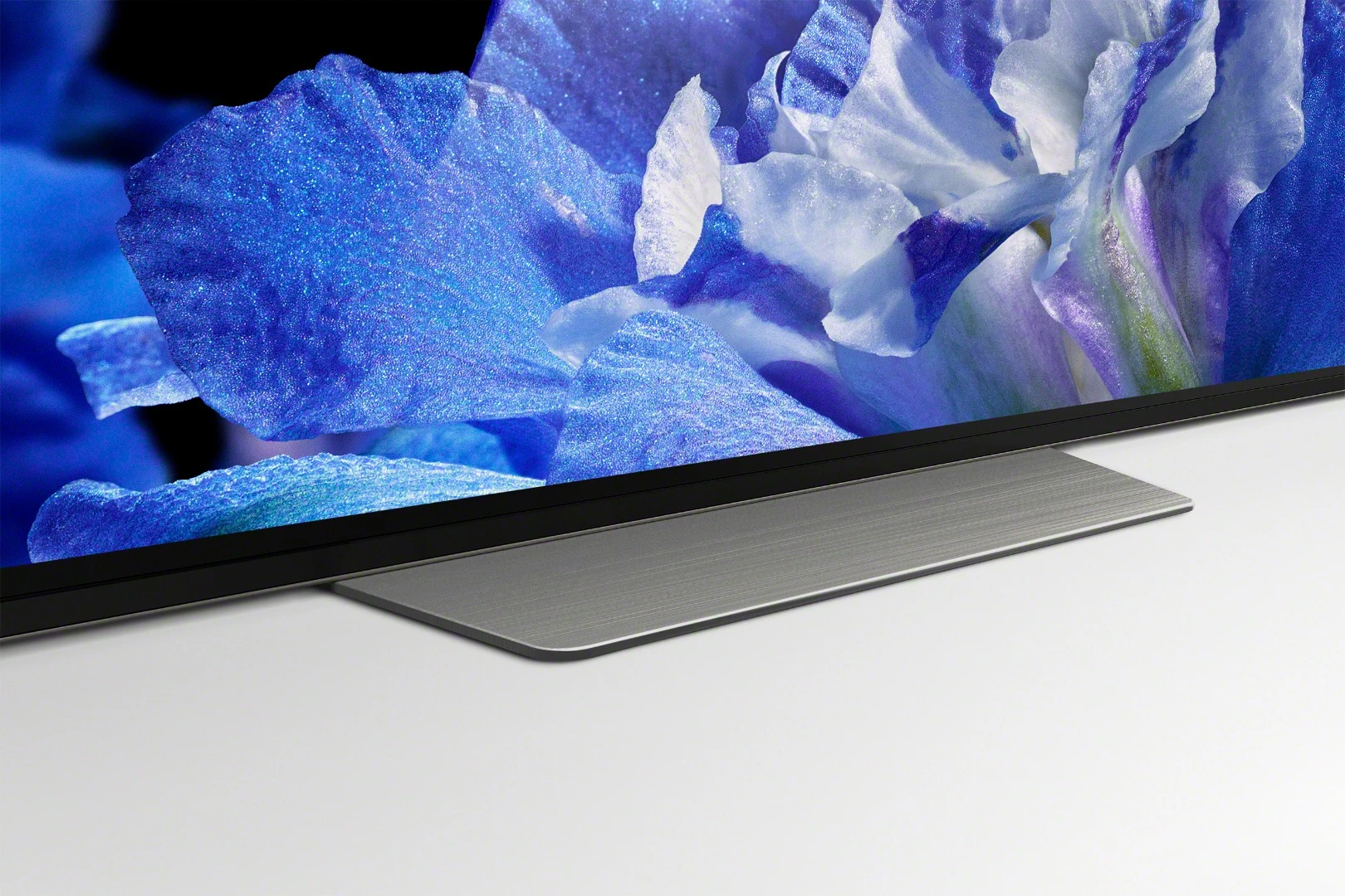 The A8F's stand measures just 25.5 cm (10 in) deep and 40 cm (15.8 in) at its widest point