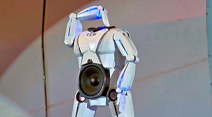 mROBO doesn't dance well without his head