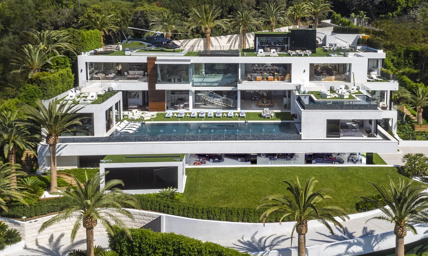 924 Bel Air Road boasts 270-degree unobstructed views of the Los Angeles area