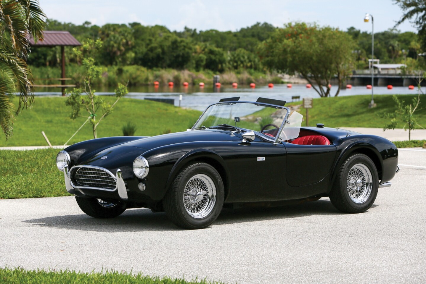 2018 Monterey Car Week Auction Report | 1963 Shelby 289 Cobra | Estimate: from $850,000 to $950,000 | Failed to reach reserve price. High bid: $775,000 |Auction: RM-Sothebys | Lot 117 | Official Description