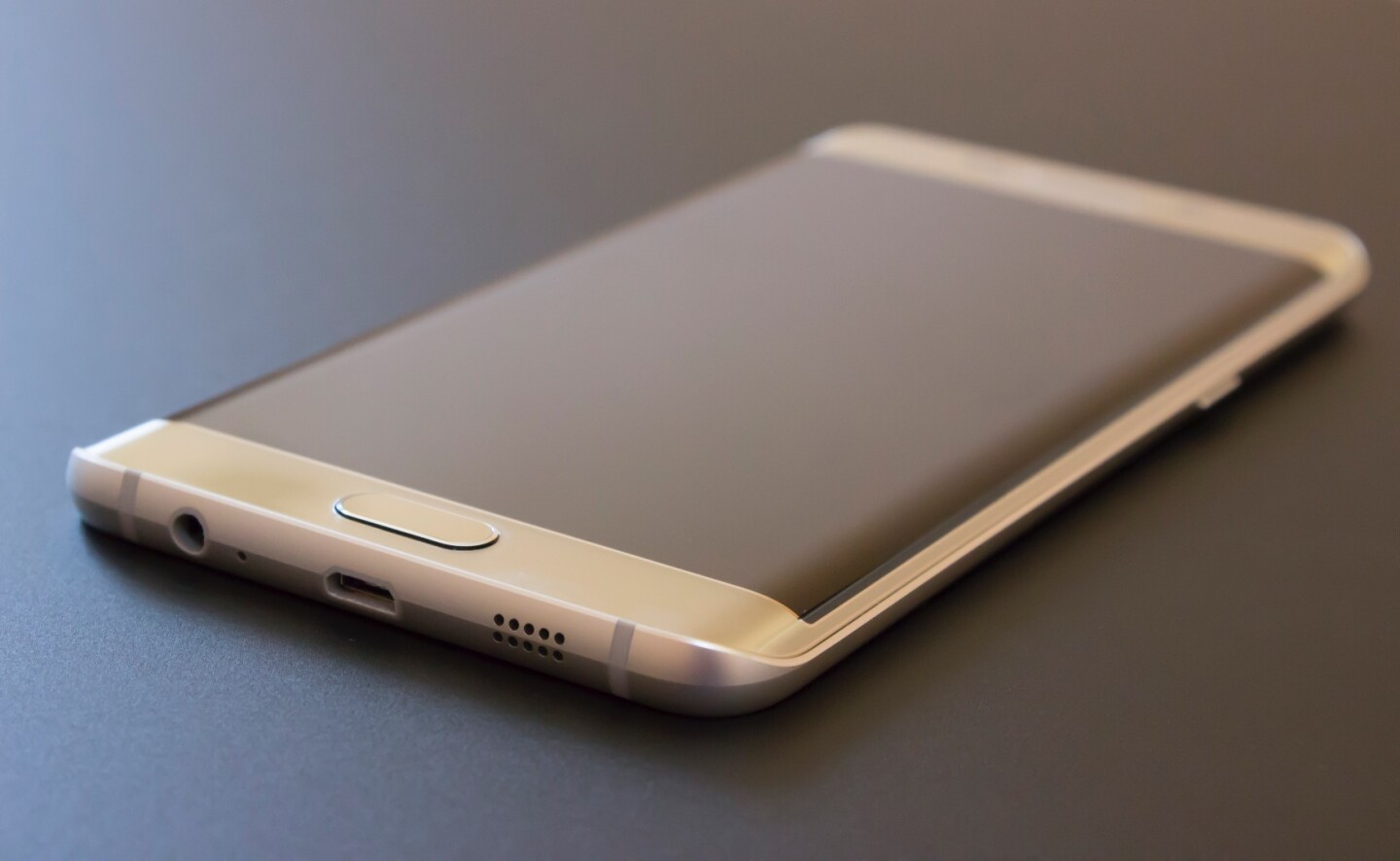 Its 5.7-inch display tapers off on either side