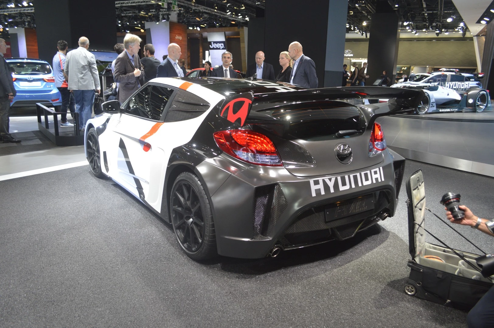 The Hyundai RM15 boasts a well-balanced weight distribution of 43 percent to the front and 57 percent to the rear