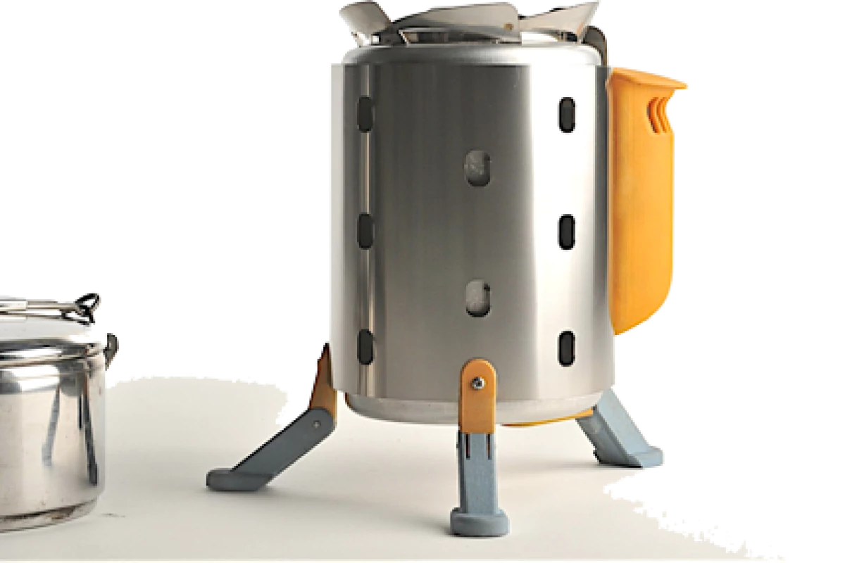 The power pack packs clips easily to the exterior when removed to create a cook stove that is 7.5 inches tall by 4.75 inches diameter, and weighs only 1lb 10 ounces