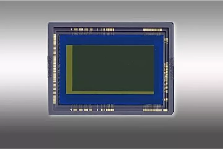 Canon's new 35mm full-frame CMOS sensor