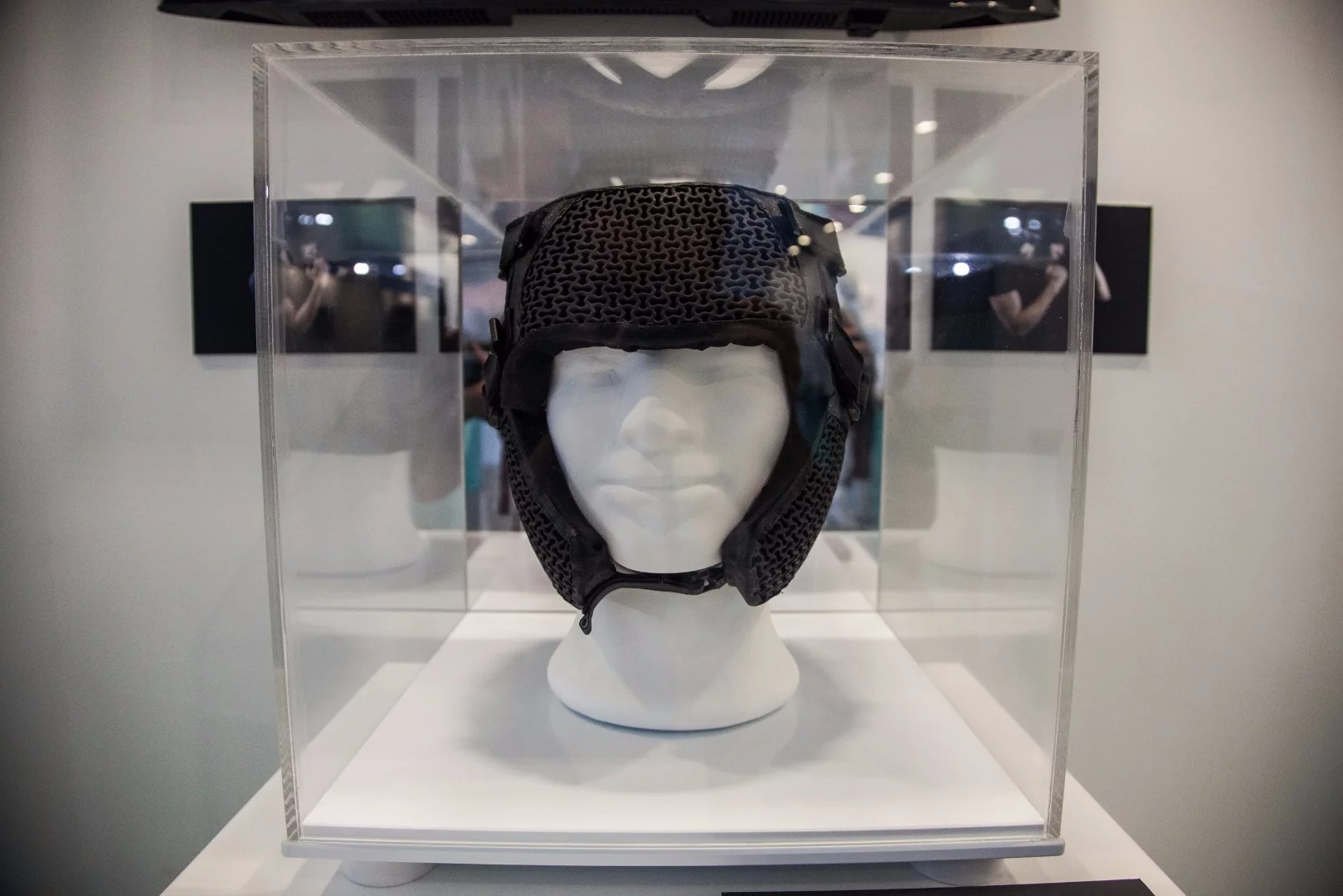 Global Grad Show: Headgear with responsive material that redirects impacts to better protect agains concussions. By He Chang Teo, from National University of Singapore