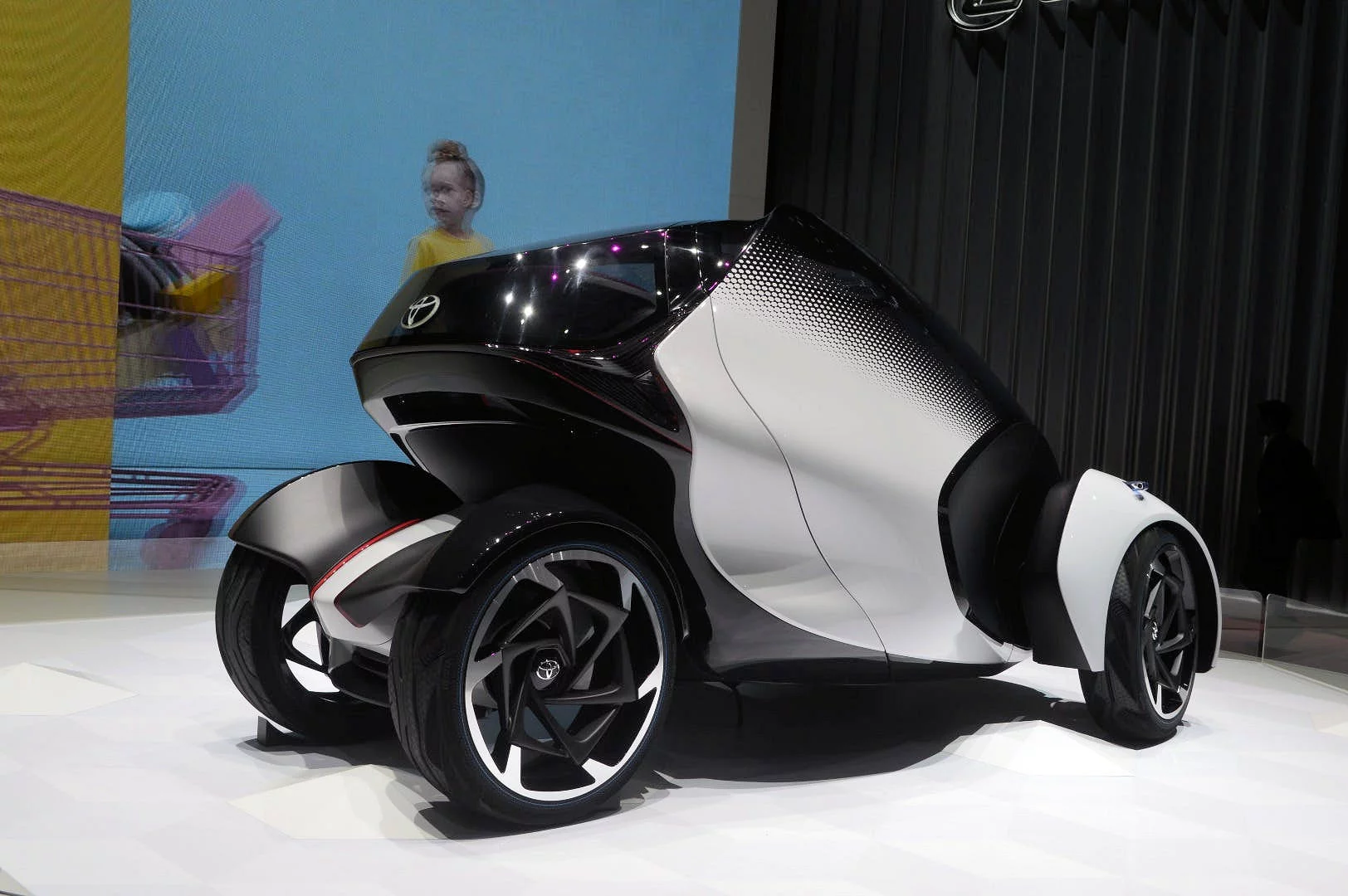 The i-Tril features 19-inch tires at the front, and 20-inch tires at the back