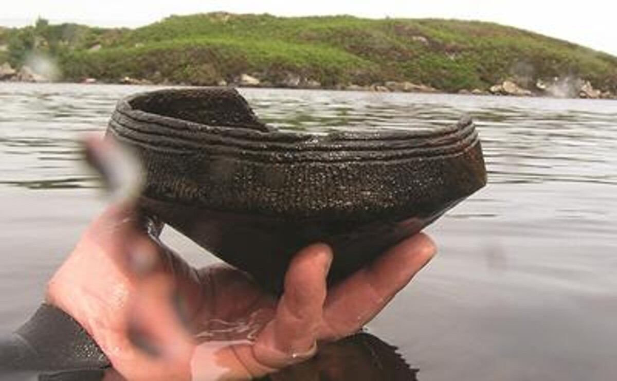 Recovering Neolithic pottery from Loch Arnish in 2012