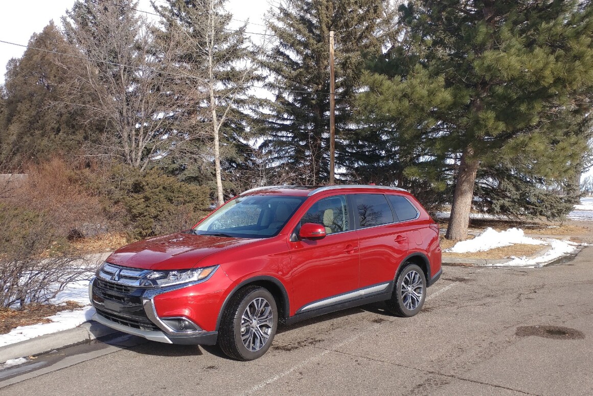 Review 2018 Mitsubishi Outlander Is A Budget Minded 3 Row