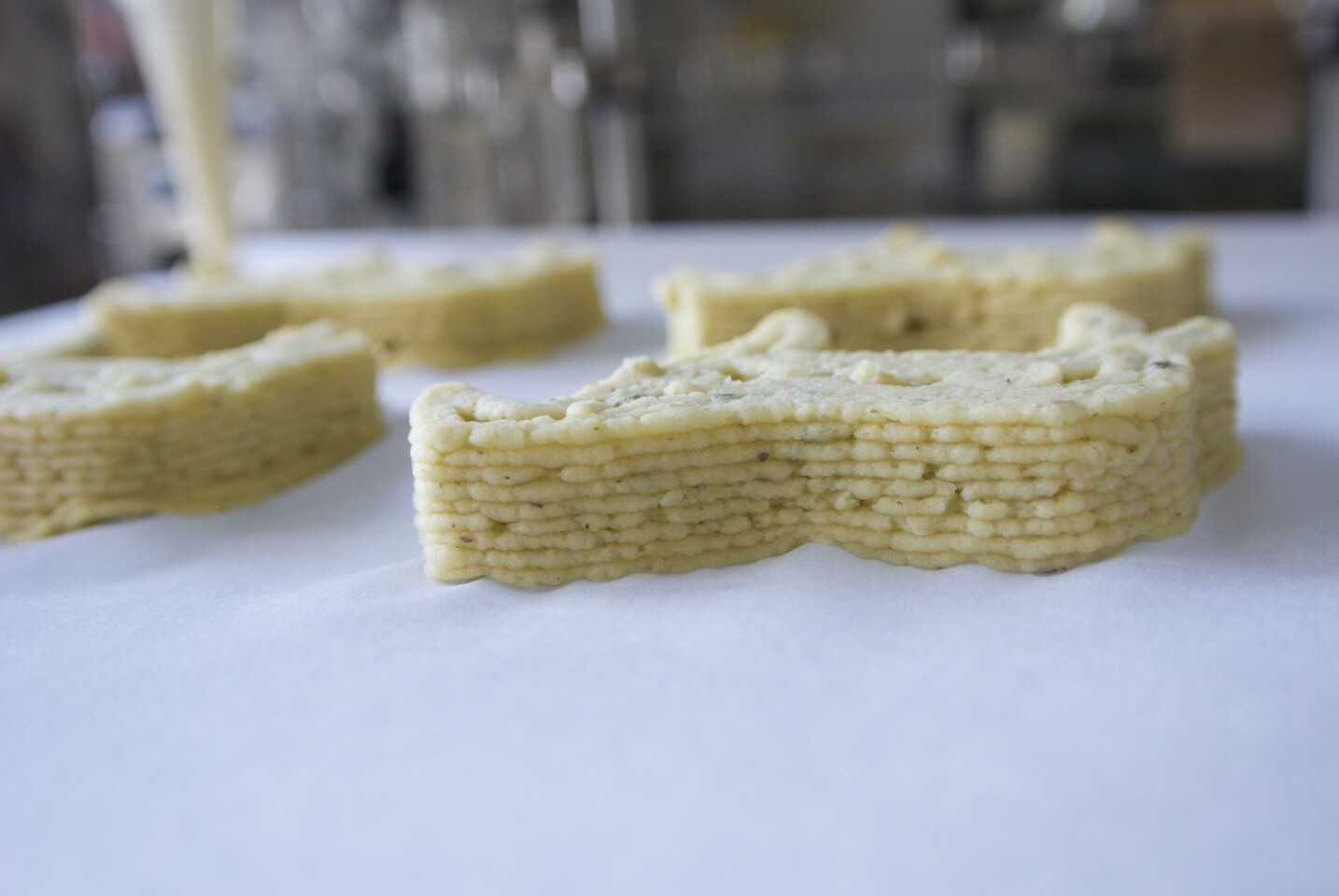 A closer view of how the Foodini builds up a higher 3D structure with layers