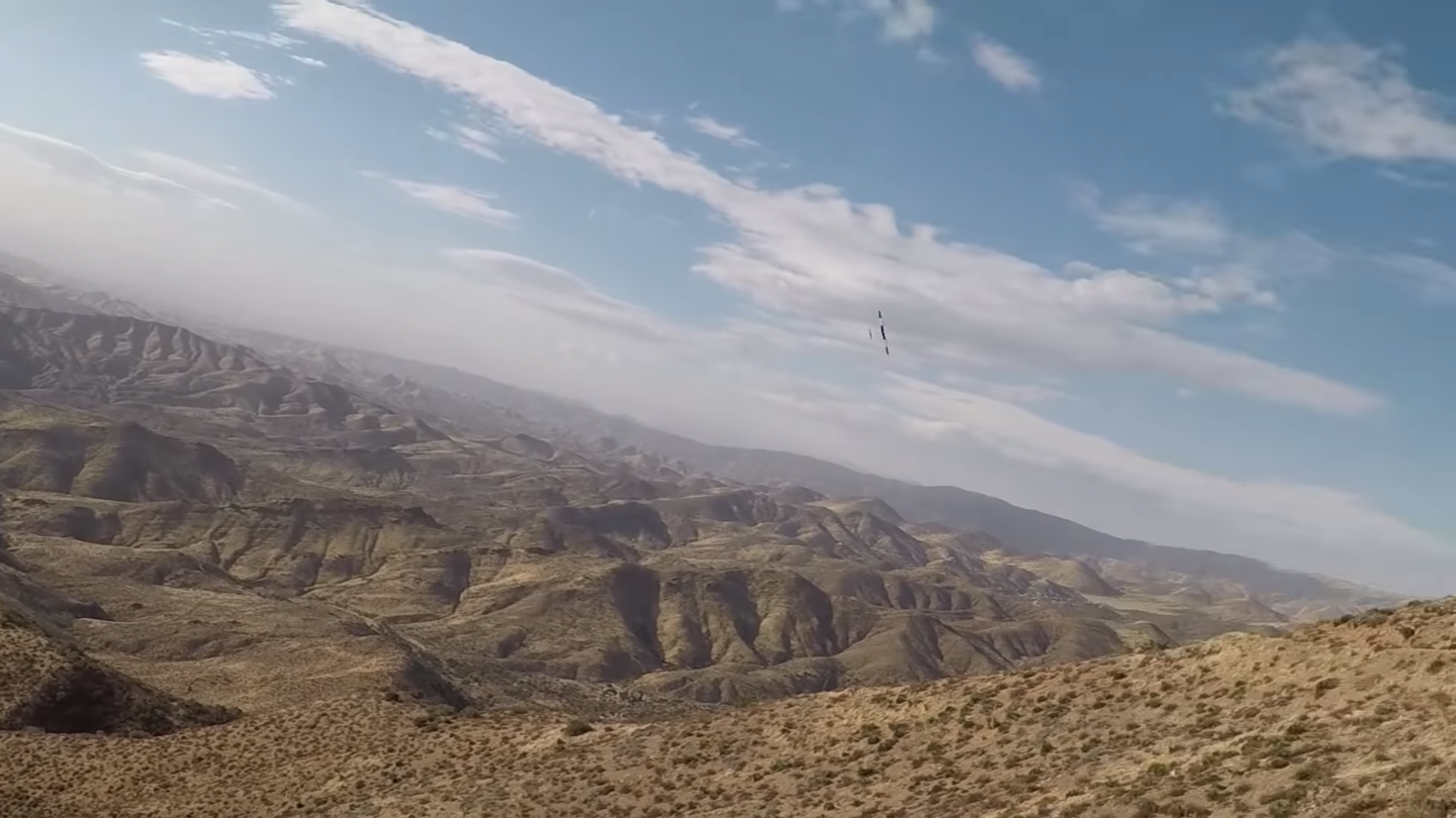 North-easterly winds gusting up to 65 mph (105 km/h) created a furious airflow over the top of Parker Mountain, and Lisenby harnessed the differential between this high-speed air and the still air on the leeward side of the mountain to create a kind of acceleration feedback loop for the glider