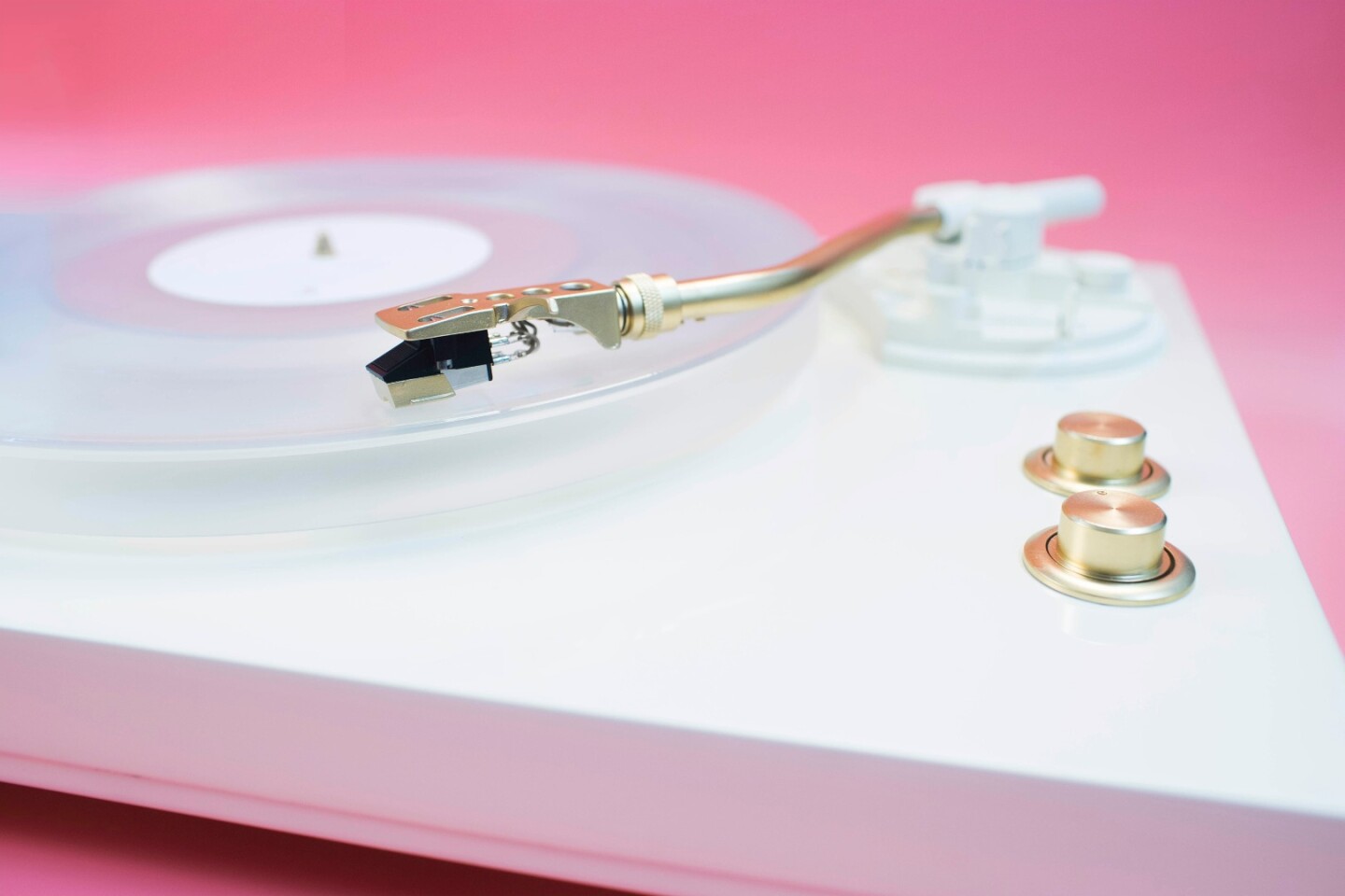 The two knobs up top are used for powering the trntbl on or off (bottom) and for switching between 33 1/3 and 45 RPM speeds (top)