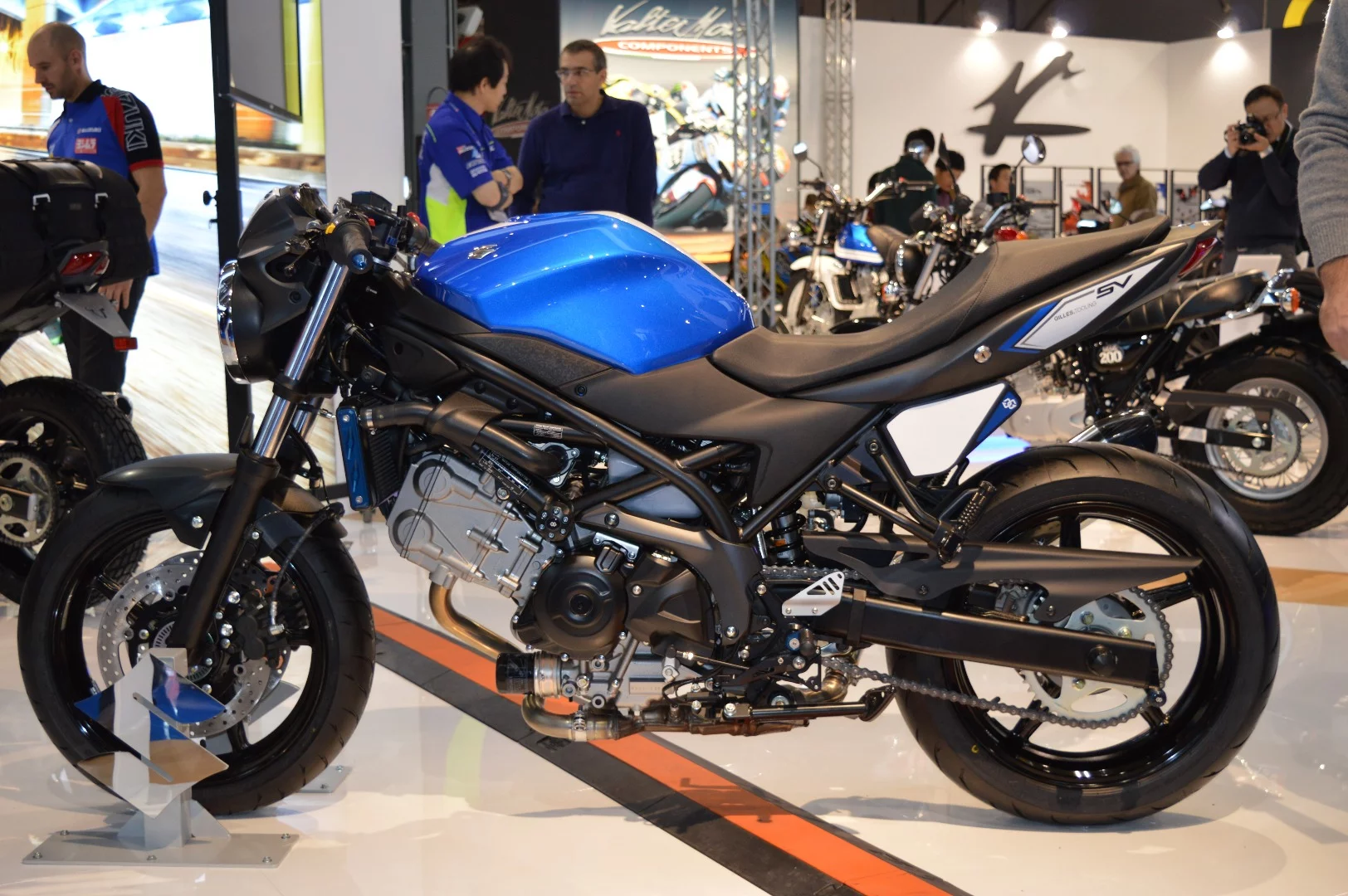 Another special edition in Suzuki's EICMA booth was an SV650 converted to Cafe Racer with several ergal parts from Gilles Tooling, such as clip-ons and rearsets