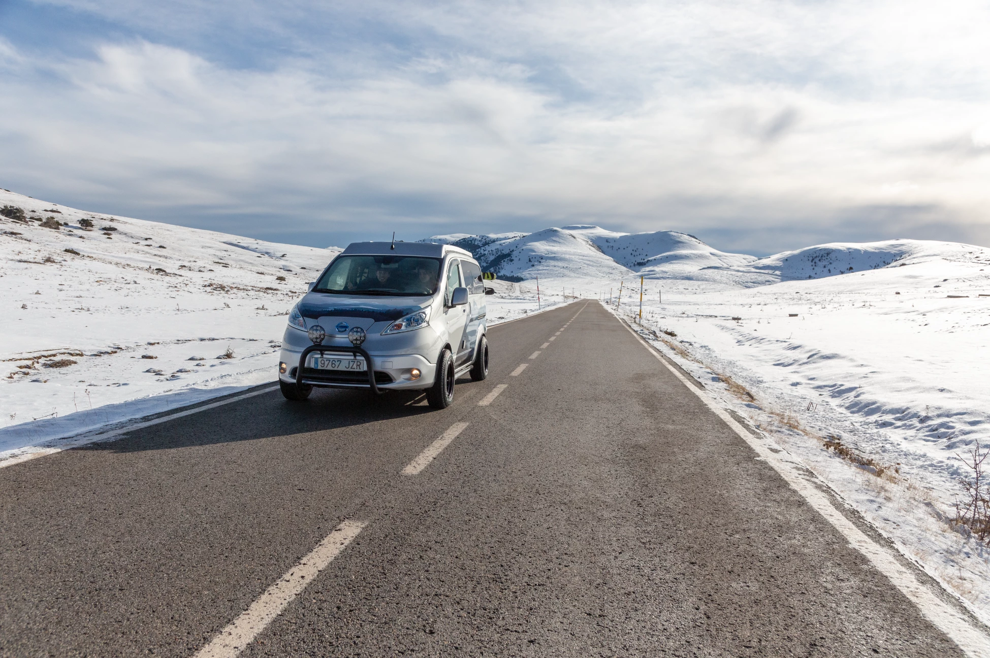 The e-NV200 Winter Camper includes a bull bar with auxiliary lighting