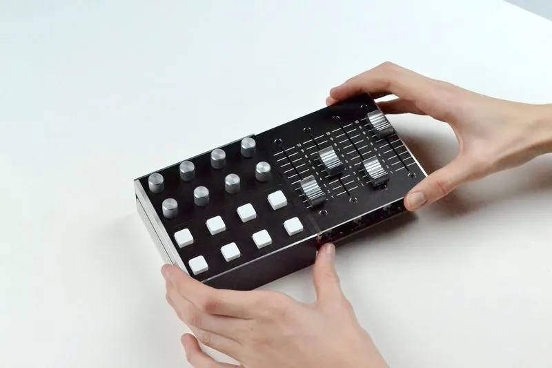 Only a screwdriver is needed to mount MPA Platform Tiles into the versatile system housing and create Blocks