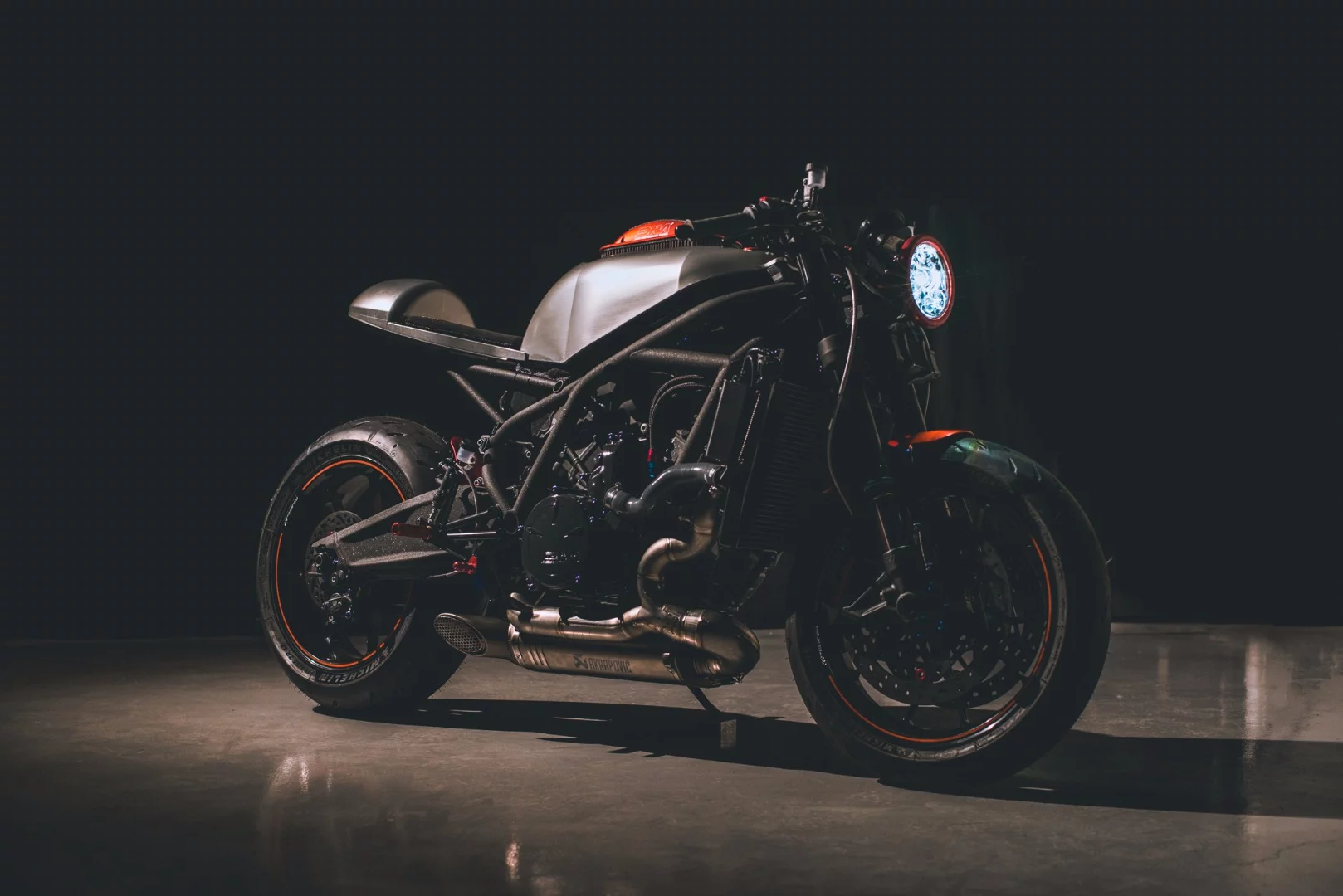 The DNA Filters DCR-017's 186 hp (138.7 kW) can move its 162 kg (357.1 lb) pretty quickly