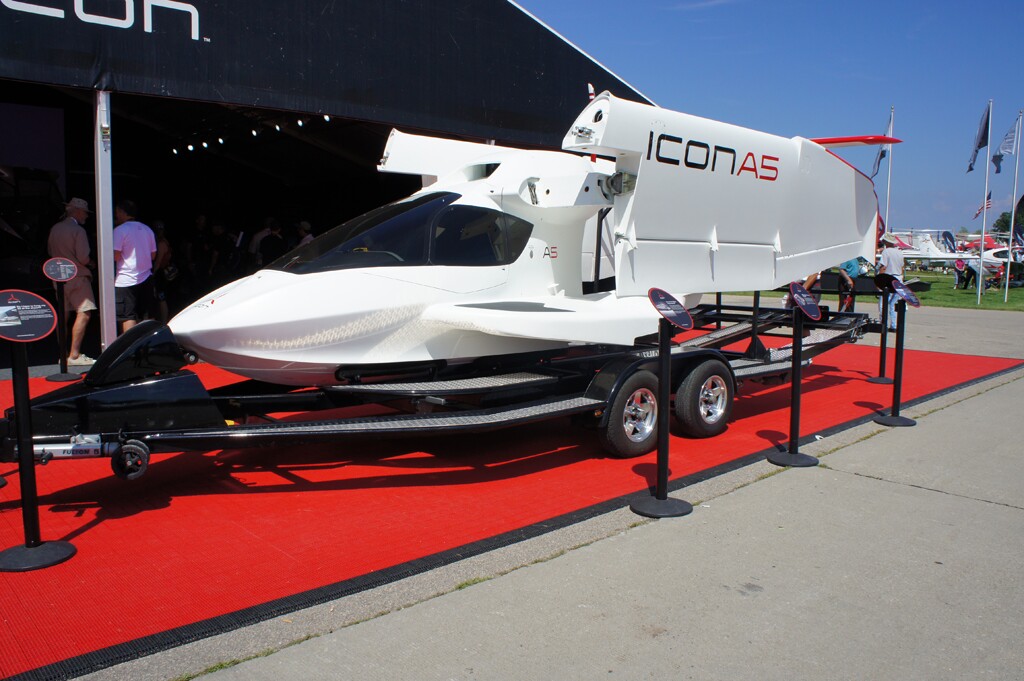 ICON A5 folding plane