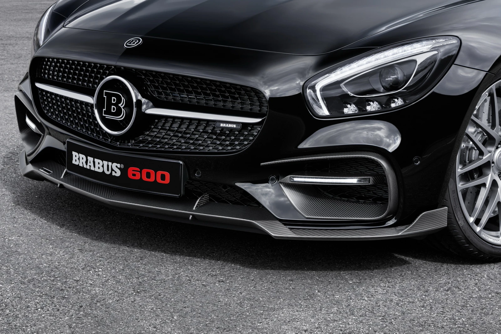 Brabus' experience in tuning Mercedes is clear - all the add ons look like they could've come from the factory