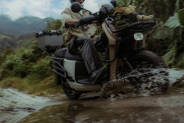 "The CrossOver is based on a completely redesigned all-terrain frame that enables increased rigidity while offering a variety of storage and riding capabilities," said Gogoro founder and CEO, Horace Luke