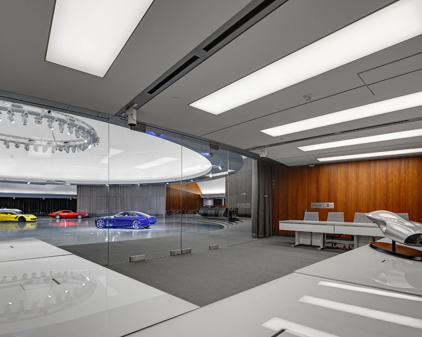 The General Motors Design Auditorium was designed to allow its GM Styling team to check out the form and finish of its designs in an open space unimpeded by weather or shadow