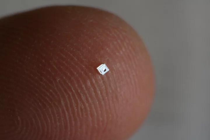 One of the new injectable pressure sensors