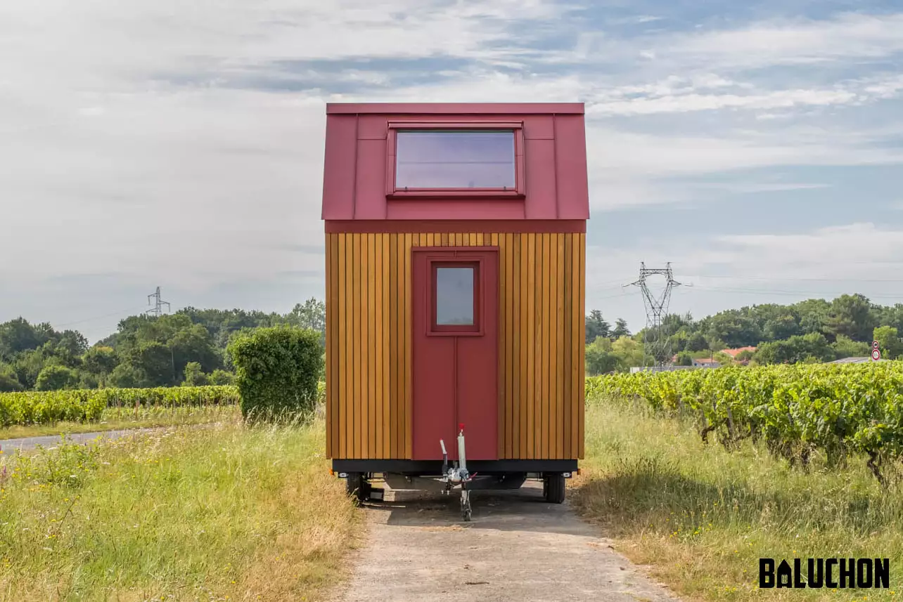 Tiny House Insoumise features a wooden frame and has cotton, linen and hemp insulation in the floors and walls, with wood fiber insulation in the ceiling