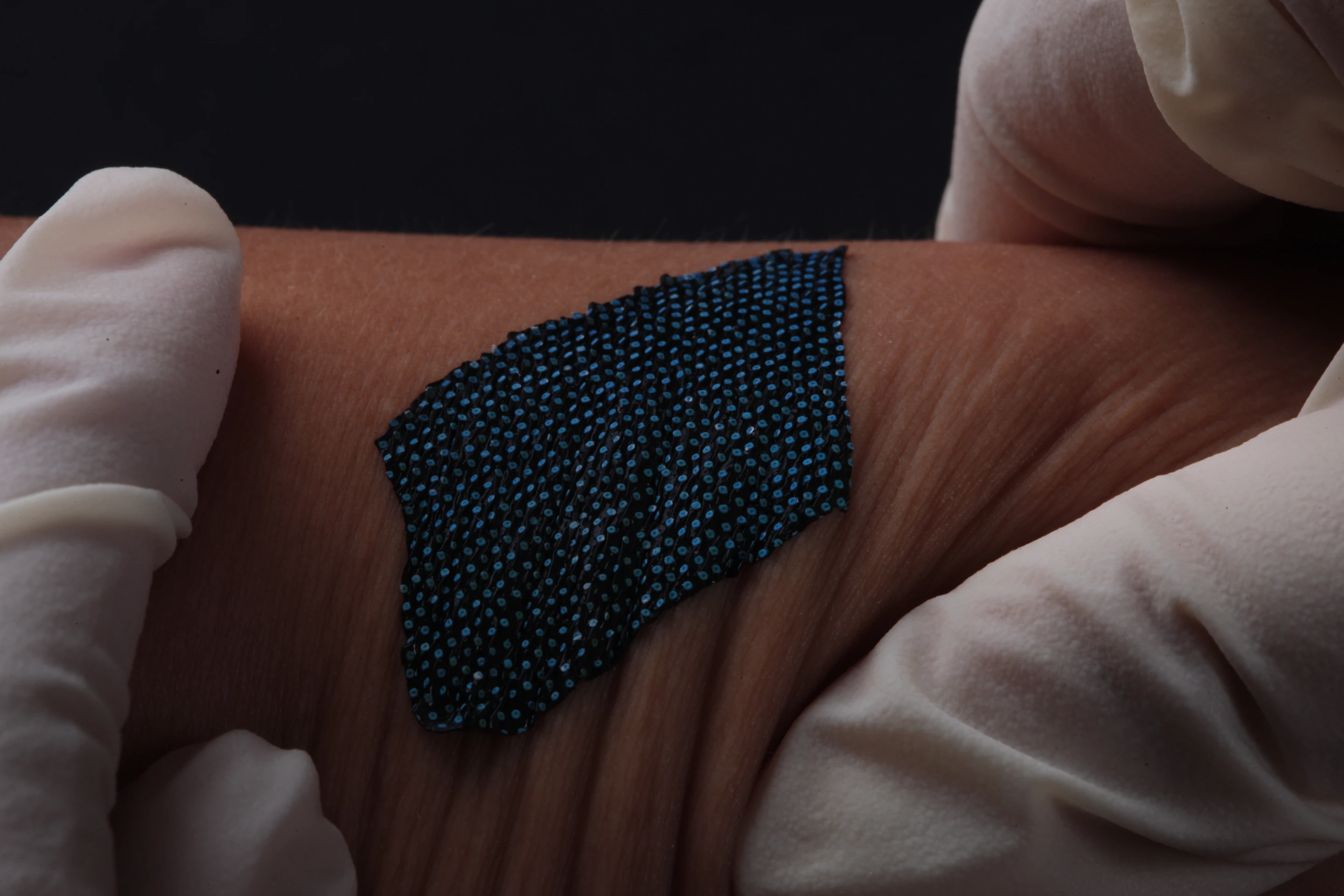 The patch comprises 3,600 liquid crystals, each measuring around 0.5 mm squared that lay atop a stretchable substrate