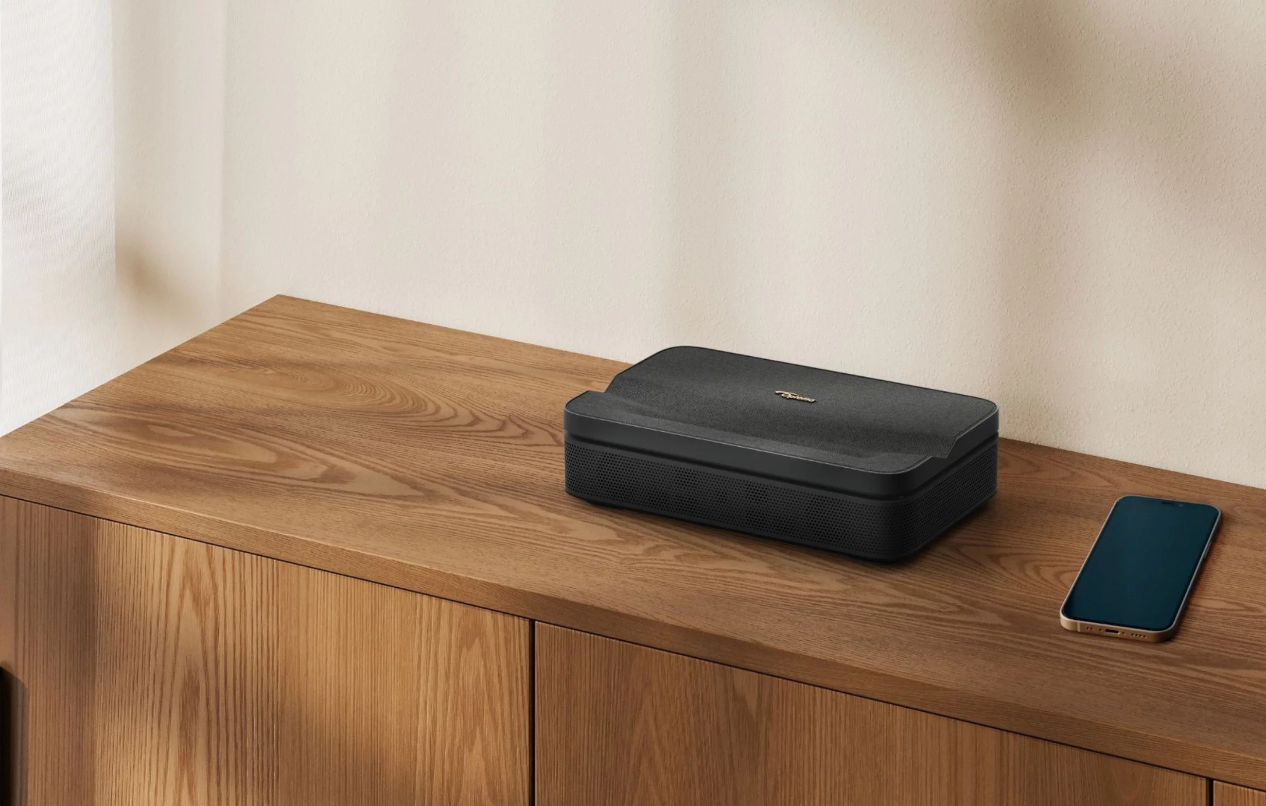 The Photon Go measures 9.92 x 6.18 x 2.44 inches, and weighs in at 3.79 pounds